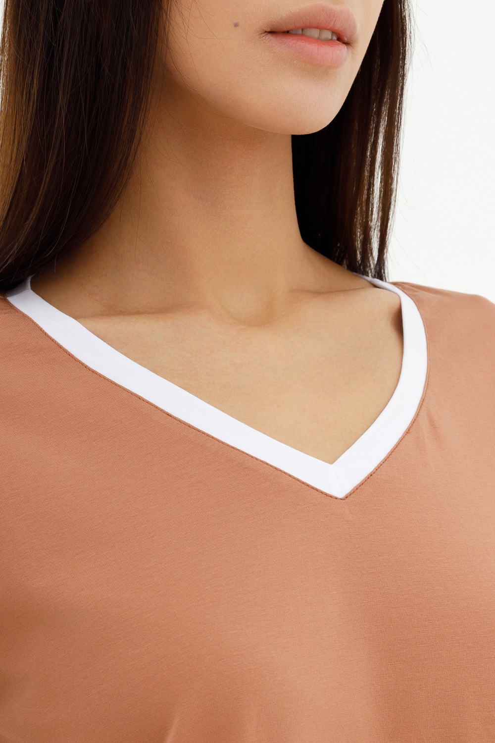 Футболка V «Мокко мусс»